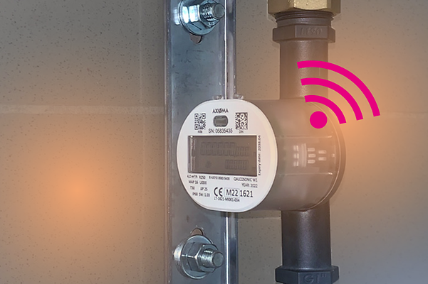 Water meter with WLAn icon