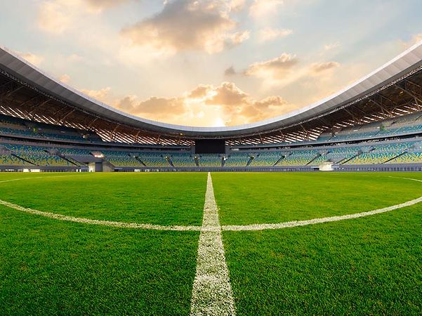 Fußballstadion ohne Zuschauer und Spieler
