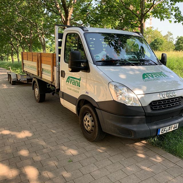 A van with the AVANT logo