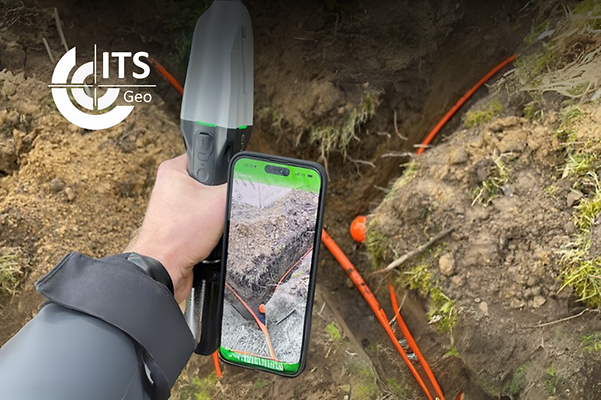 GeoAce-Software mit Mobilgerät und GNSS-Empfänger von ITS Geo Solutions