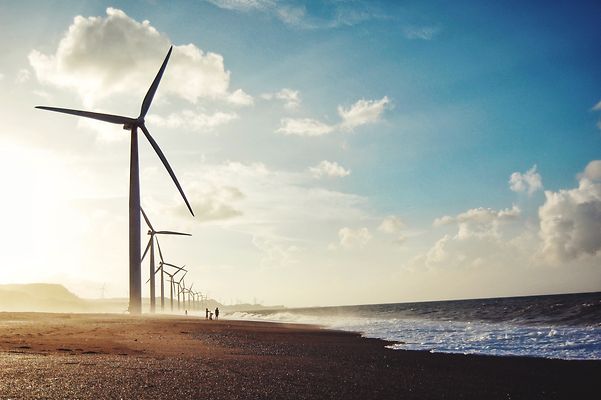 Wind turbines on the coast networked by Telekom IoT with hybrid cellular-satellite connectivity.