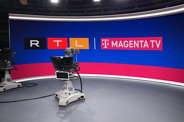 RTL studio with LED wall and camera